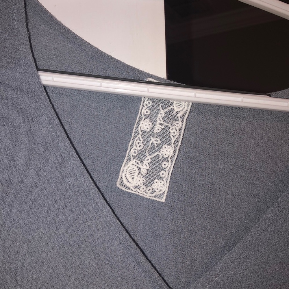 American Threads Light Blue Top - Picture 2 of 6